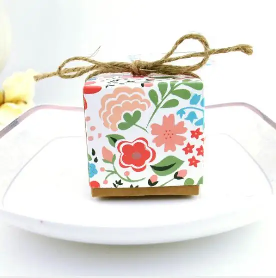

100Pcs Creative Square Floral Printed Kraft Paper Wedding Favors Candy Box Party Supplies Gift Box Chcoclate Boxes