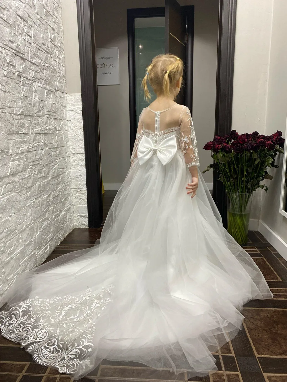 

Flower Girl Dresses Wedding Party Dress With Bows Long Train Children's First Communion Dress Princess Tulle Ball Gown
