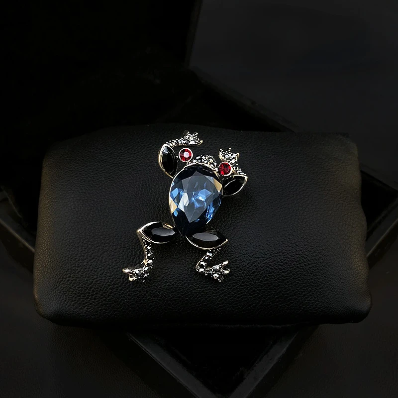 

Exposure Vivid Frog Brooch High-End Men's Suit Accessories Cute Animal Buckle Rhinestone Jewelry Badge Clothing Pins Party Gifts