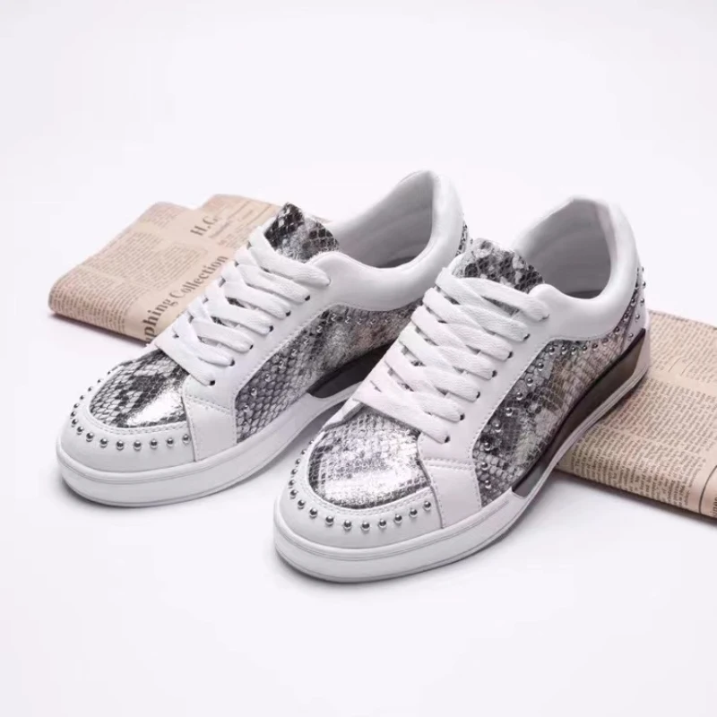 

Women's Golf Non-slip Wear-Resistant Golf Shoes Fashion Breathable Rivet Sports Golf Women's Shoes