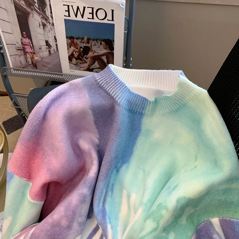 Женский свитер с круглым вырезом свободного покроя |