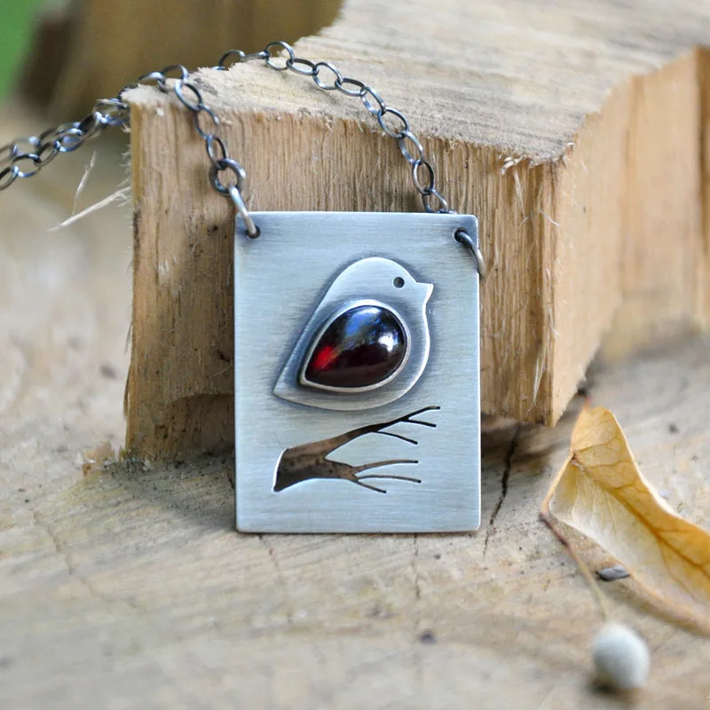 Добрые украшения. Добрые украшения. Птица на гранате. Добрые украшения. Серебряные серьги цветочная поляна.