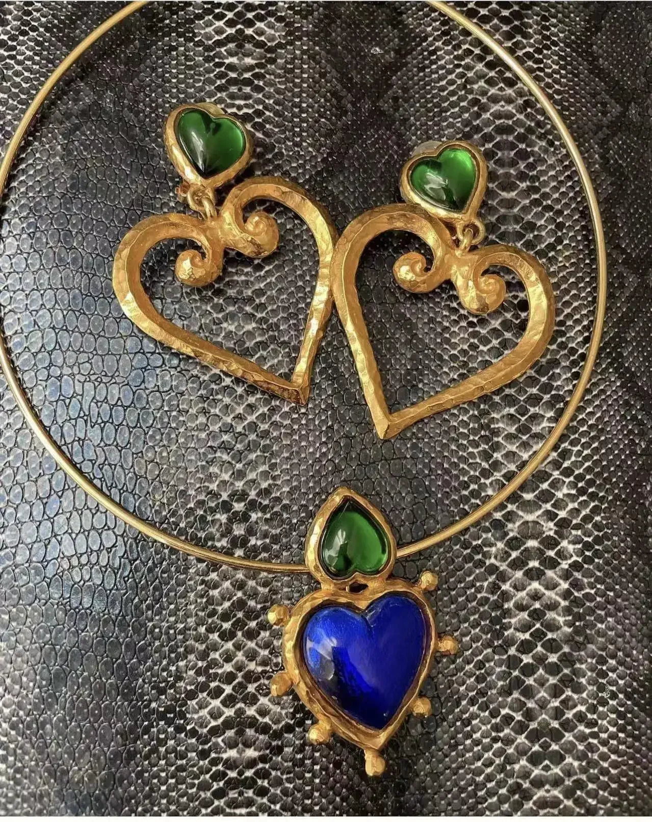 

Европейские и американские модные средневековые зеленые стеклянные клипсы в форме сердца женские серьги ювелирные изделия