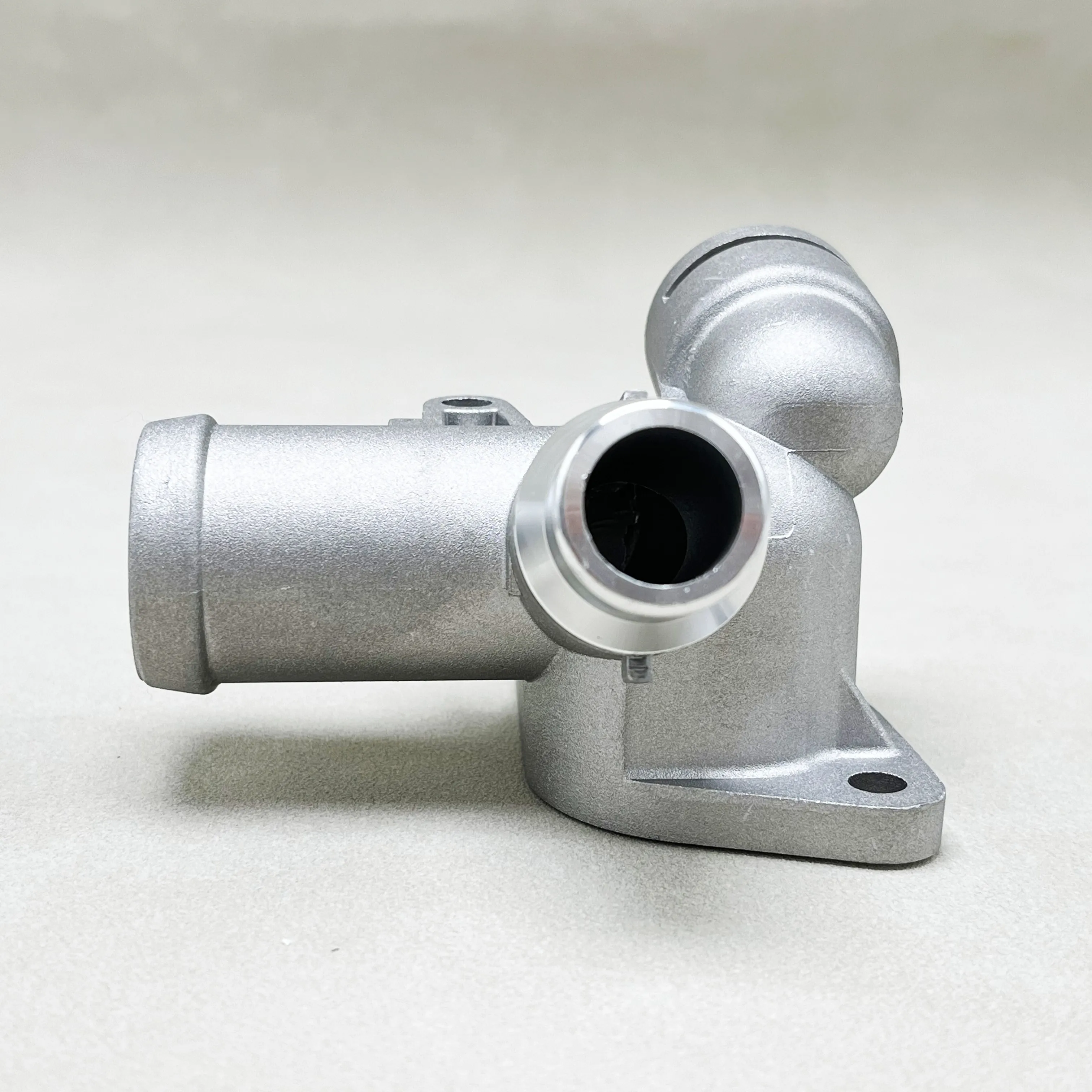 Шланг охлаждающей жидкости для Audi A4 Quattro 18T 2024 2002 2003 06B 2004 133D