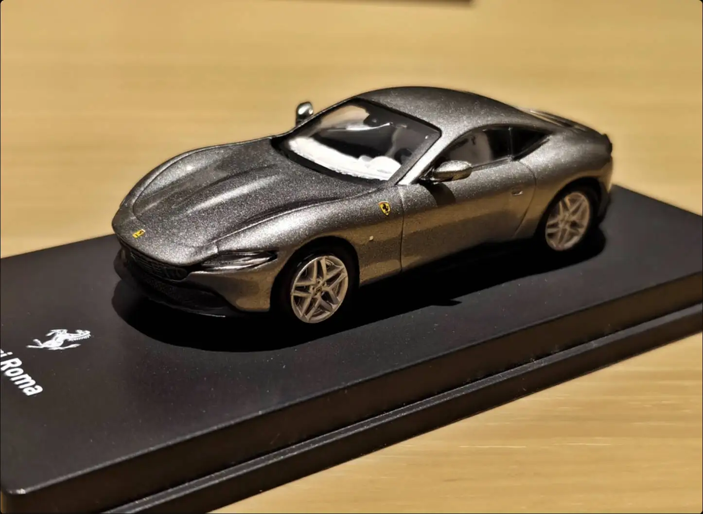 Фото Коллекционная модель автомобиля Centauria IXO Ferrari Roma 2020 Asia Edition в масштабе 1:64, лимитированная серия, в наличии. №2