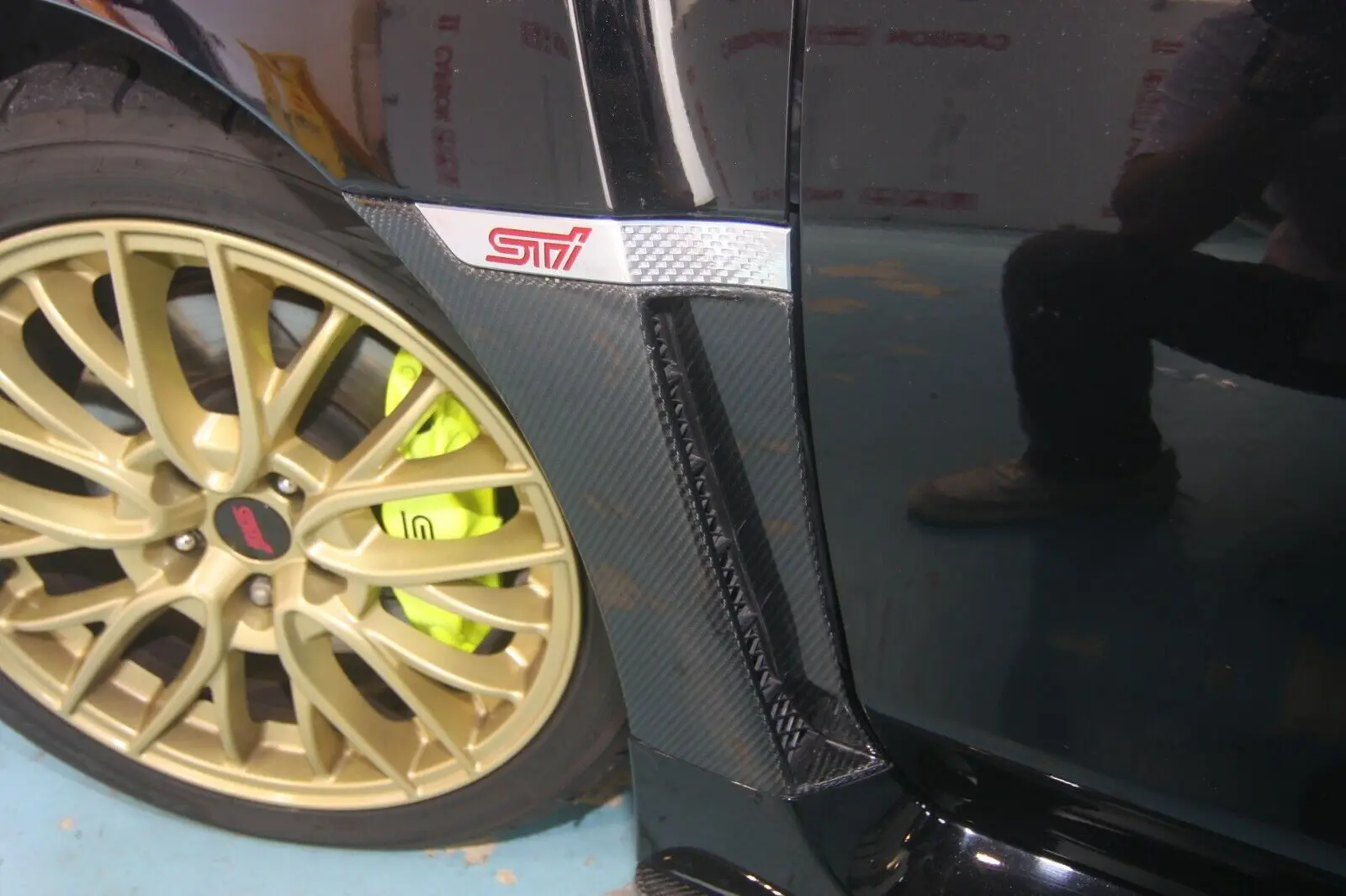 Переднее крыло из углеродного волокна под вентиляционное отверстие подходит для