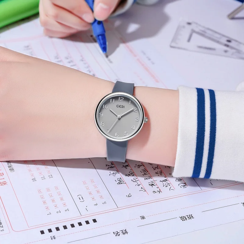 Neutral College Style Student  Waterproof Skin-Friendly Silicone Quartz Watch