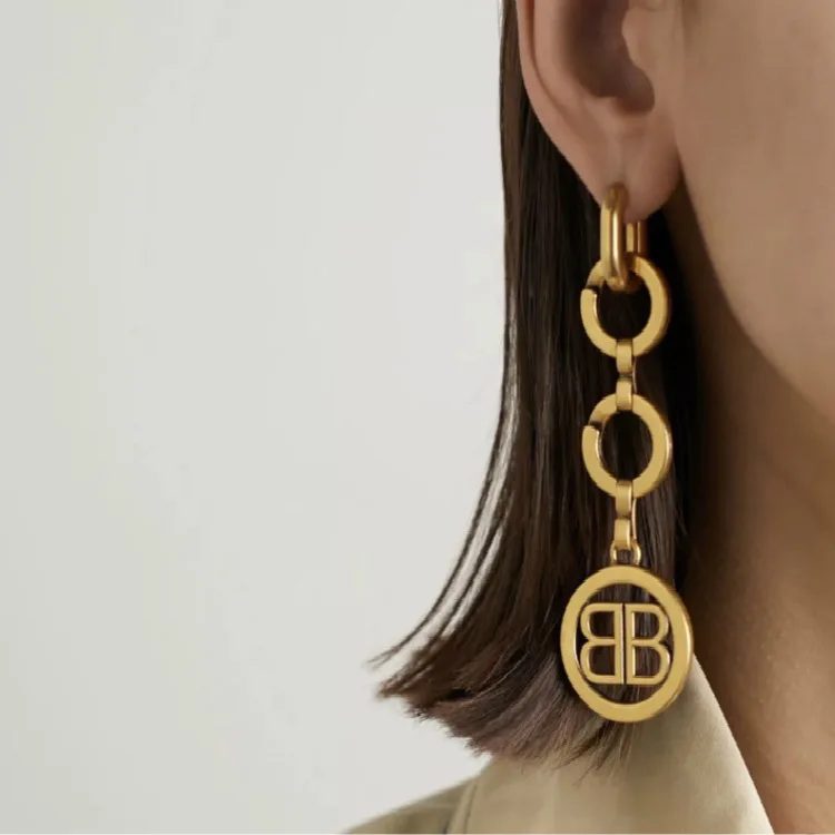 

2020 new long retro metal ring buckle Pendant Earrings European and American fashion personality