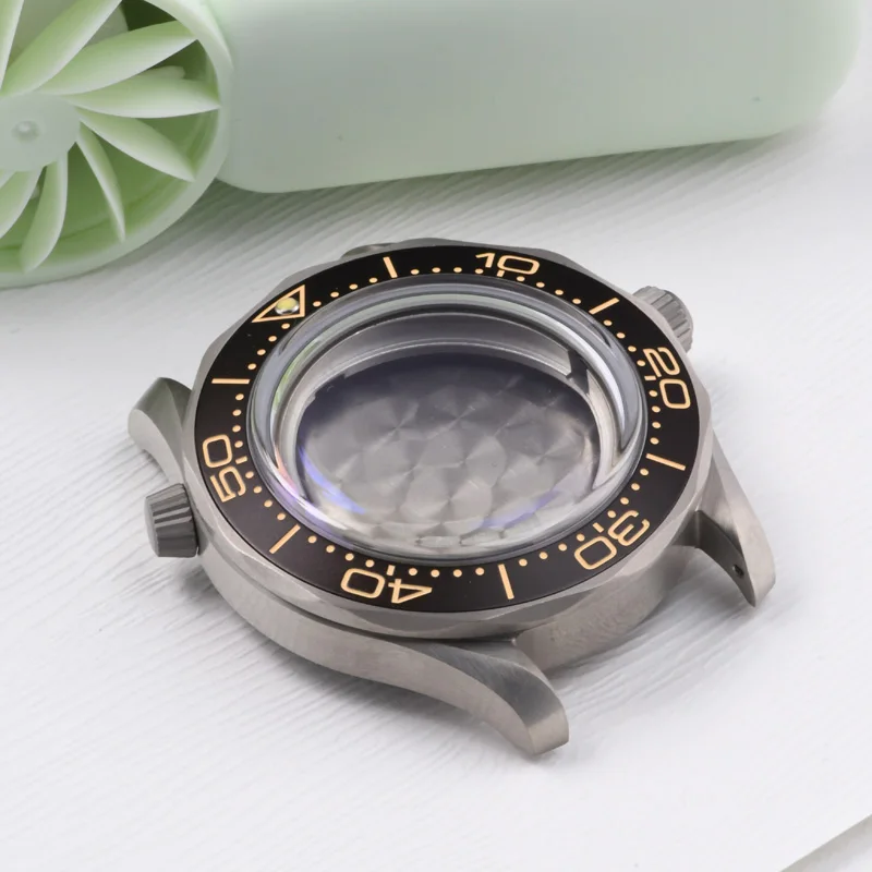 Фото Корпус часов Seamaster 007 из титана подходит для часов Seiko с сапфировым стеклом и люминесцентным покрытием, подходит для автоматических механизмов NH35/NH36, запчасти для часов. №3