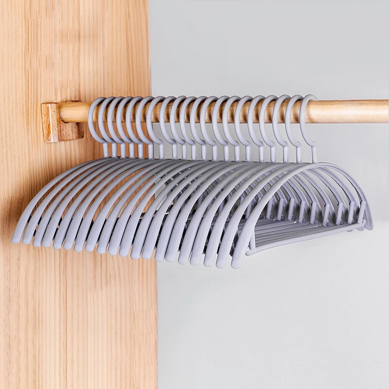 Дешево Вешалка для одежды, Полукруглая, пластиковая, вешалка для дома, с широкими плечами, бесшовная, подвесная, 20 шт.