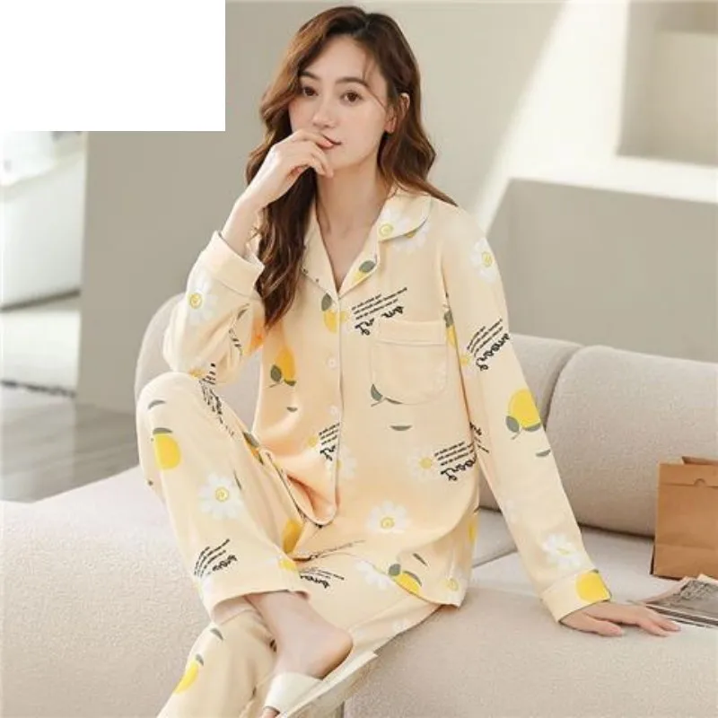 Женский пижамный комплект из двух предметов