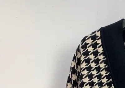 

Женский однобортный трикотажный кардиган с V-образным вырезом