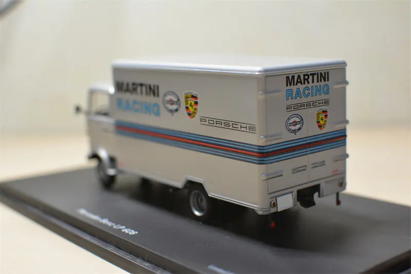 Фото Модель автомобиля Schuco 1:43 Benz LP608 Martini из литого металла №5