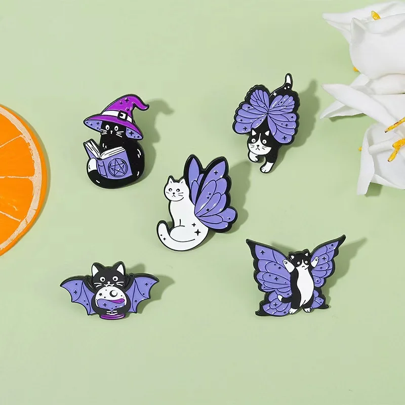 Оптовая цена, эмалированные булавки в виде фиолетовых бабочек и кошек, индивидуальные броши в виде ведьма, насекомое, искусственное животное, ювелирные изделия, подарки для друзей
