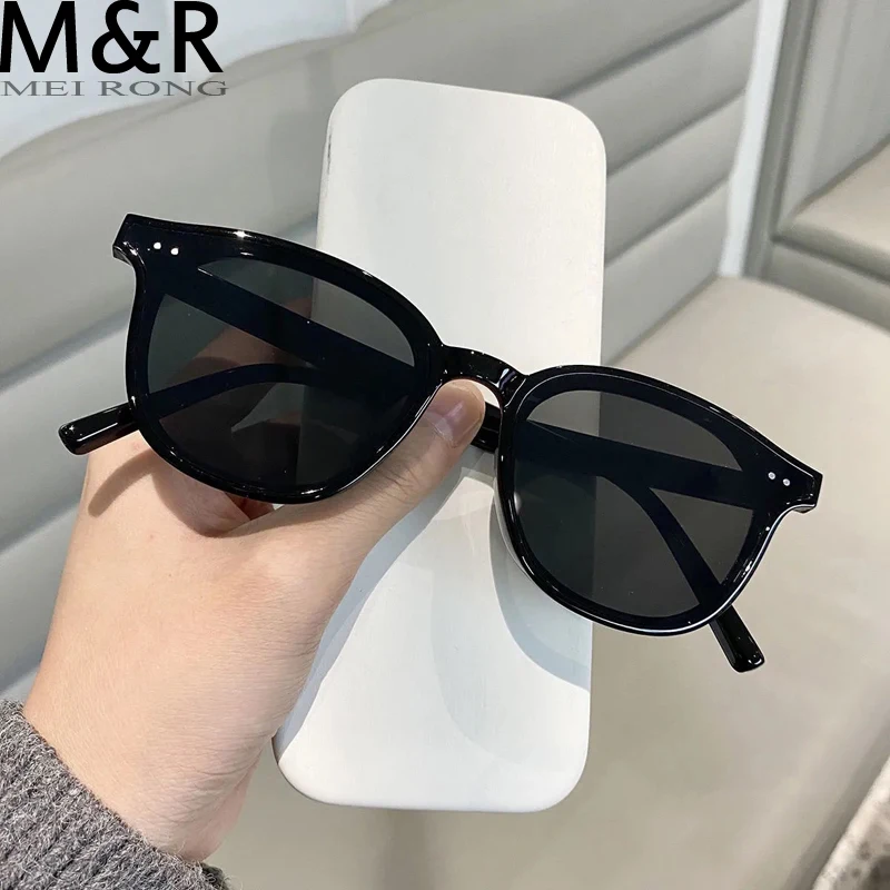 

Korean Fashion Square style Vintage Sunglasses Woman Retro Rivet Small Frame Male Sun Glasses Brand Designer Oculos De Sol