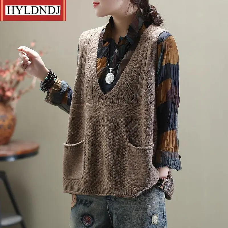 Women Spring Loose Thin Literary Sweater Vest Female V-Neck Sleeveless Pocket Decorative Striped Knitted Sweater Vest Pullover