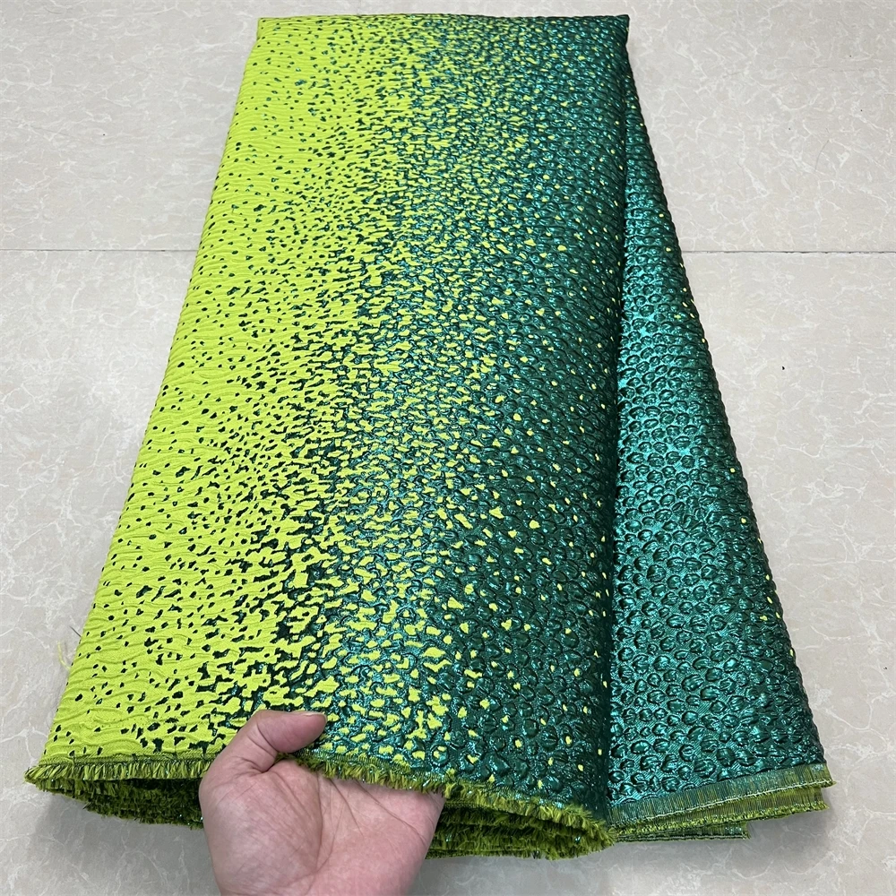 Кружевная ткань с вышивкой