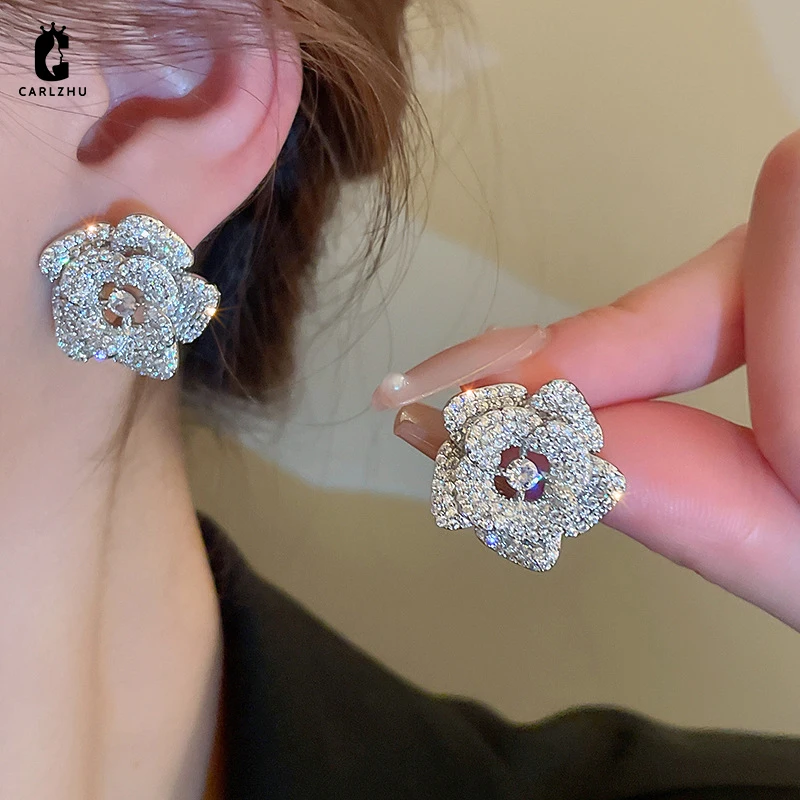 

2023 Korean Fashion Shine Zircon Flower Stud Earrings Light Luxury Wedding Brides Earrings for Women Party Jewelry