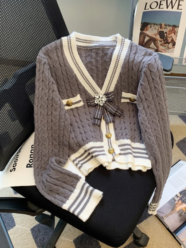 Женский трикотажный кардиган с бантом и V-образным вырезом
