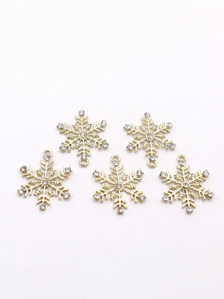 

25 * 31MM Snowflake Pendant Necklace Bracelet Decoration Clothing Jewelry Accessories Winter Atmosphere DIY Handicrafts