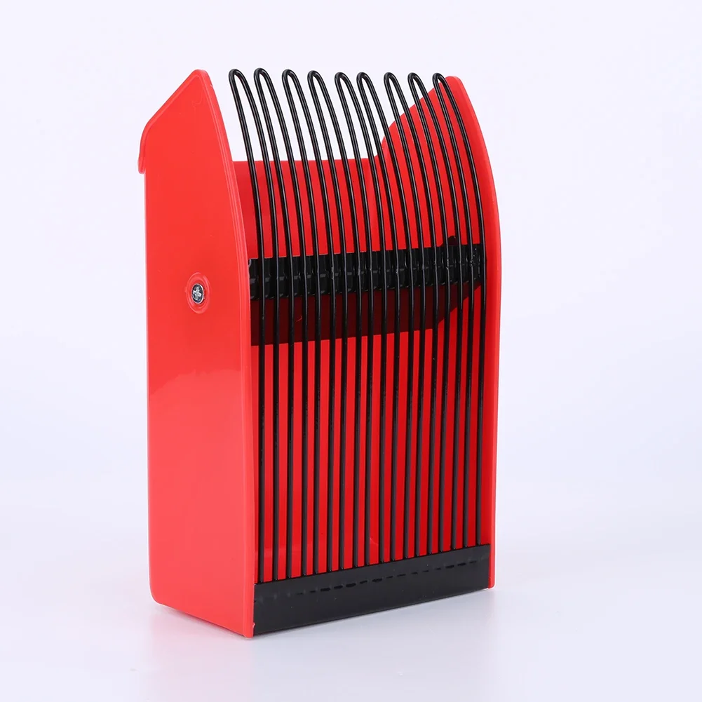 Пластиковый ковш для сбора ягод с металлической расческой и эргономичной ручкой