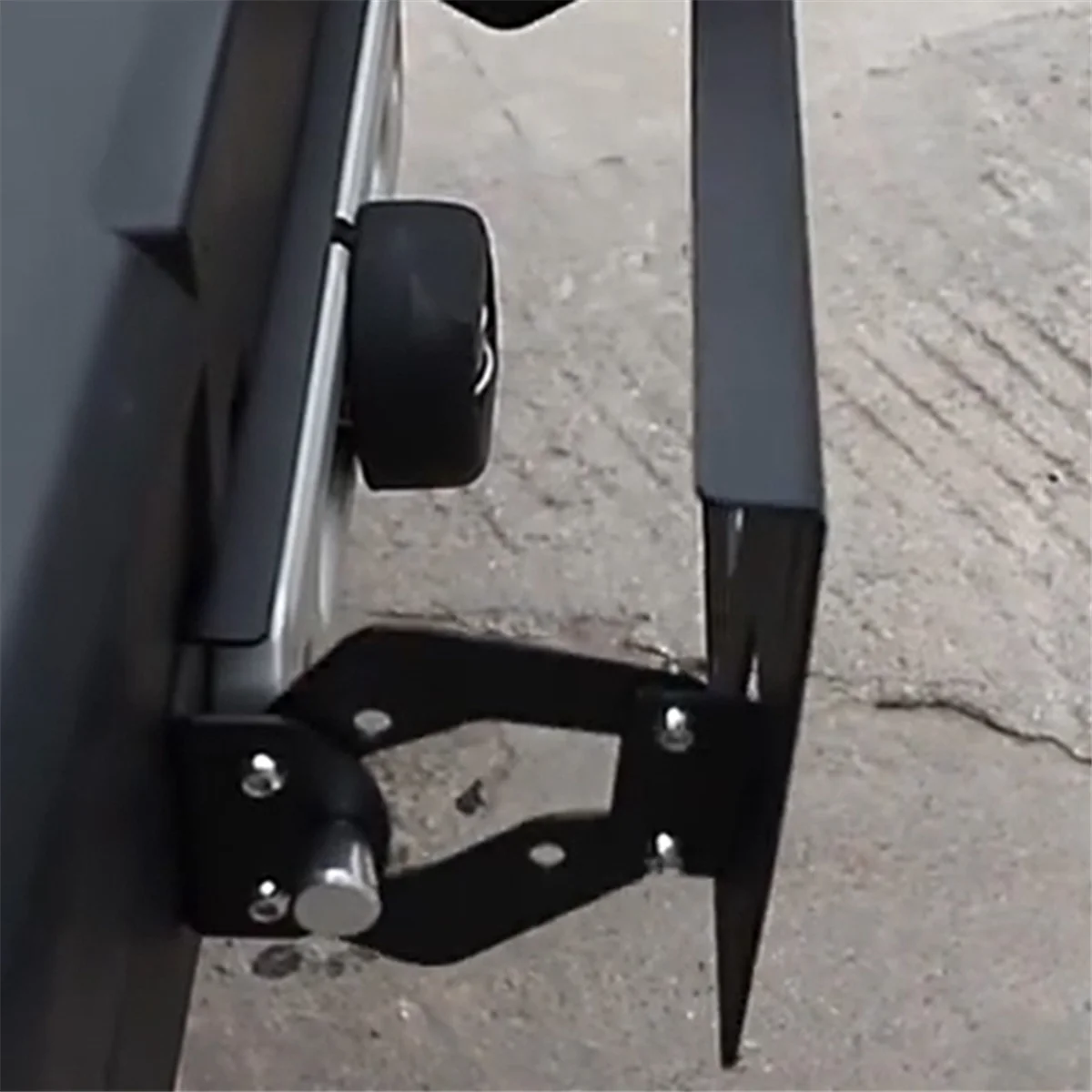 Для переднего номерного знака Jk Jl перемещение вверх и вниз с номерным знаком