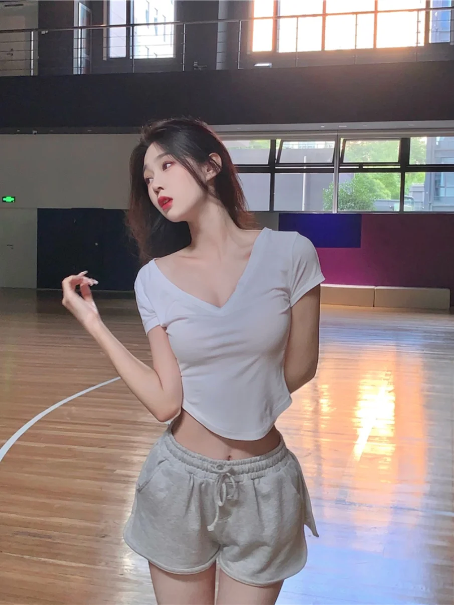 Женская футболка с коротким рукавом и V-образным вырезом |