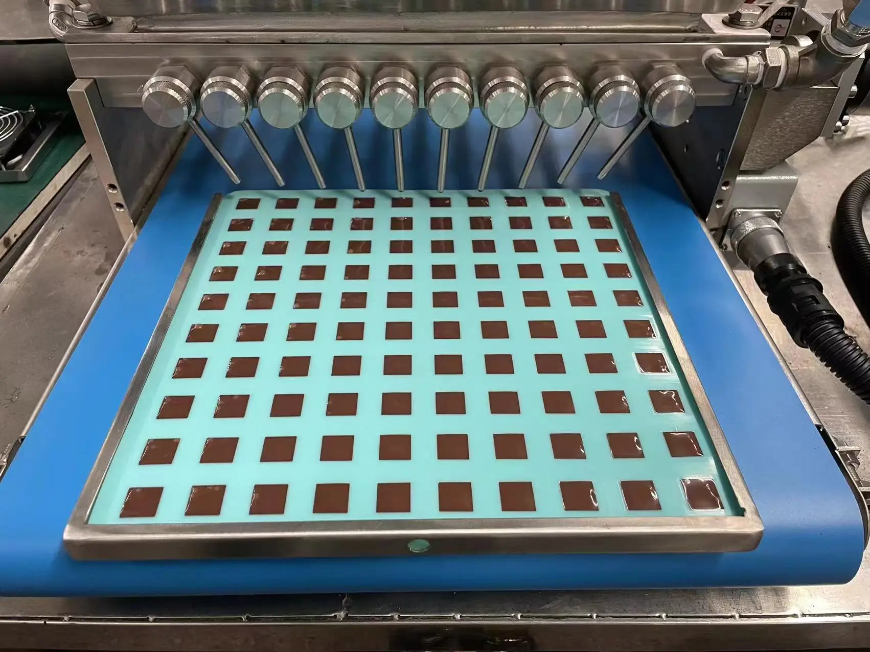 Рисунок 5 - Маленькая настольная машина для