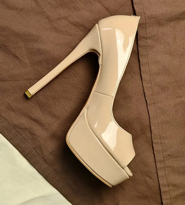 Черно-белые туфли-лодочки телесного цвета из лакированной кожи на платформе с