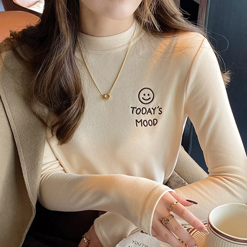 

Женская Базовая водолазка с вышивкой, на осень/зиму