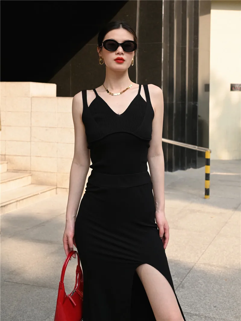 Женский трикотажный топ с двойными лямками и отделкой груди |