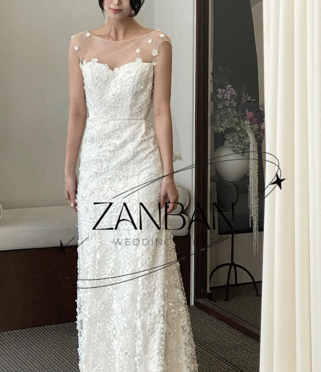 Фото Изысканное кружевное свадебное платье ZanBan с цветочным узором, драпировкой и вырезом «сердечко», А-силуэт, корейский стиль, для фотосессий и свадебных торжеств, на заказ. №3