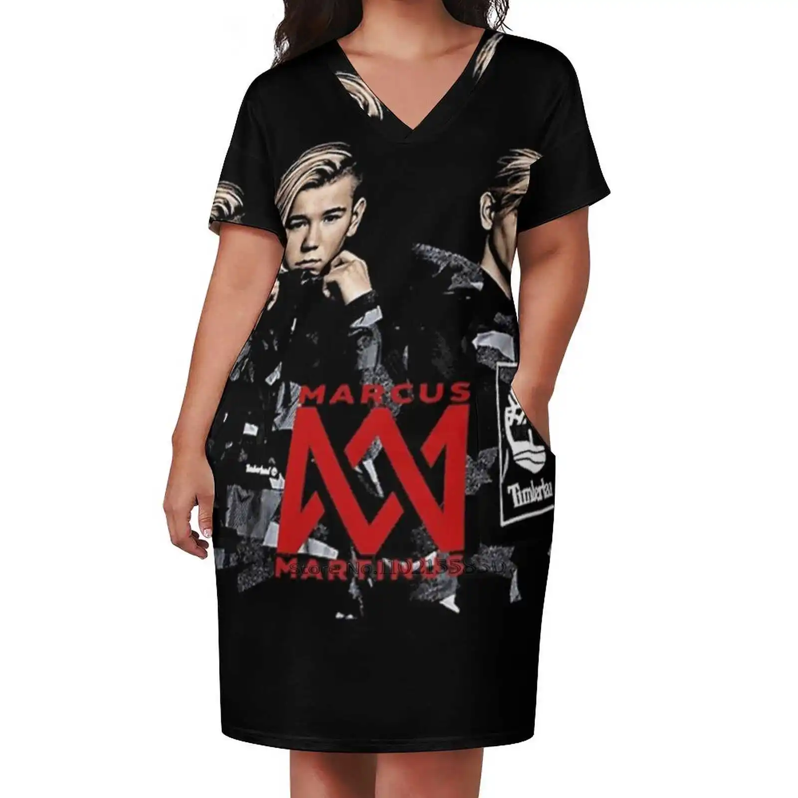 

Платье с коротким рукавом, V-образным вырезом и карманами