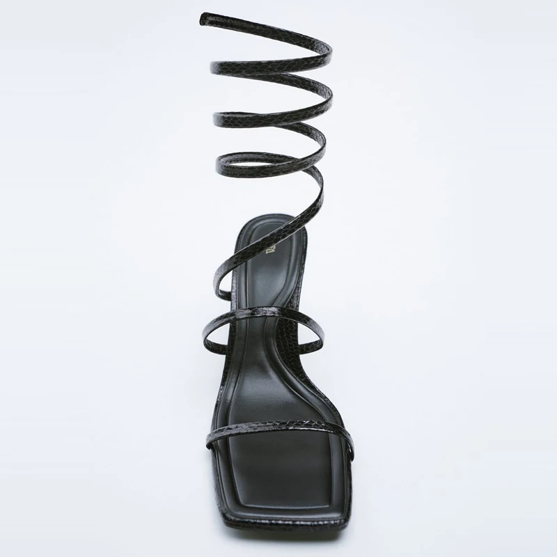 Женские босоножки на высоком каблуке шнуровке с открытым носком |