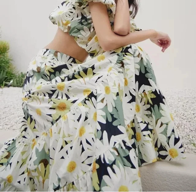 

127031 127030 Роскошный дизайнерский тканевый костюм с прямыми рукавами-фонариками и топом с принтом Маргариток и юбкой с высокой талией