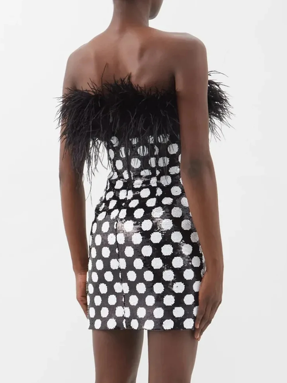 Женское пикантное мини-платье без бретелек с перьями и блестками спинки