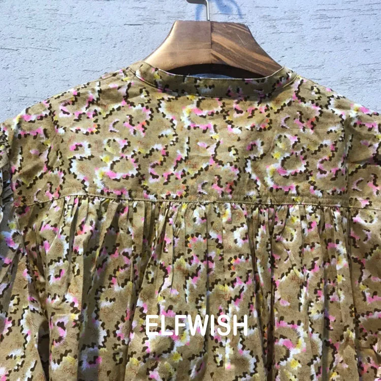 Женская блузка с цветочным принтом круглым вырезом и пуговицами спереди |