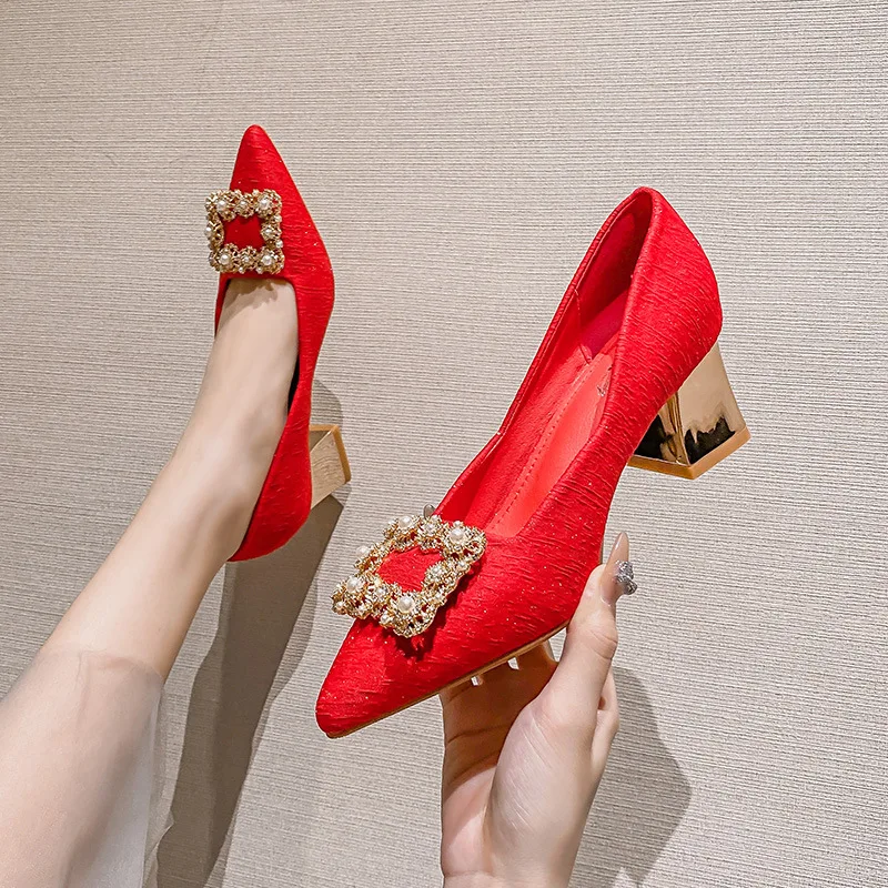 

Туфли-лодочки женские с острым носком, на низком каблуке, 5,5 см