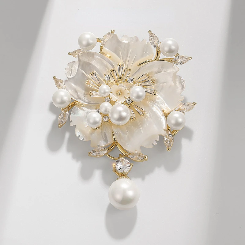 

Fashion Pearl Shell Flower Brooches For Women Holiday Gift Pearl Camellia Pin Clothing Zircon Corsage Accessories Luxury Jewelry