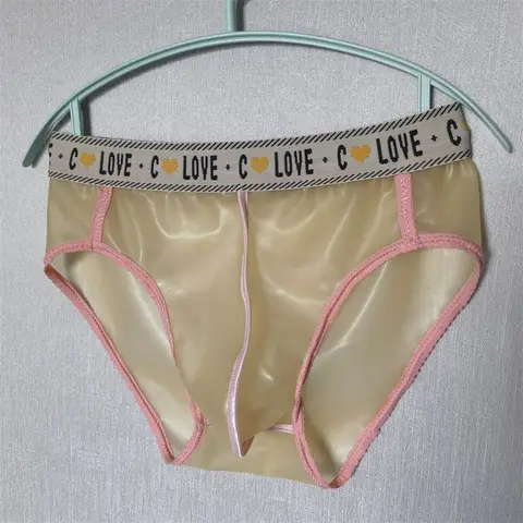 Екі сұлуды жалап