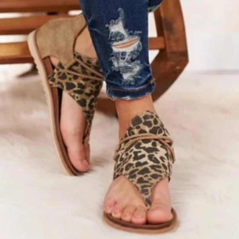 

Сандалии женские с клипсой, повседневные удобные нескользящие, легкие шлепанцы, пляжные тапочки, плоская подошва, винтажные Тапочки