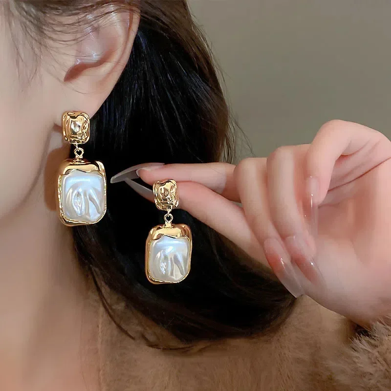 

S925 Silver Needle Korean Style Square Pleated Earrings Light Luxury Elegant Pearl Vintage Earnail Earrings For Women Jewelry