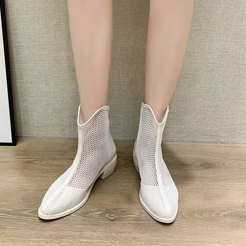 

2022 Summer New Fashion Hollow Women's Shoes Breathable Medium Heel Thick Heel Mesh Pointed Toe Solid Color Fashion Sandals
