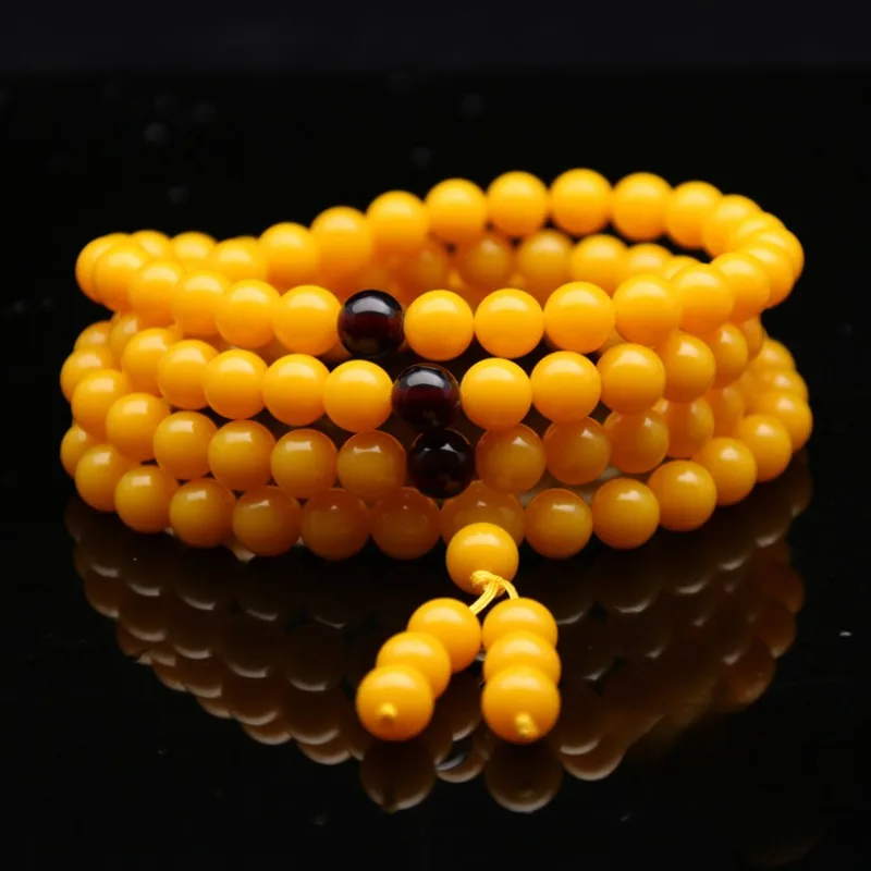 Желтый браслет из пчелиного воска с несколькими петлями