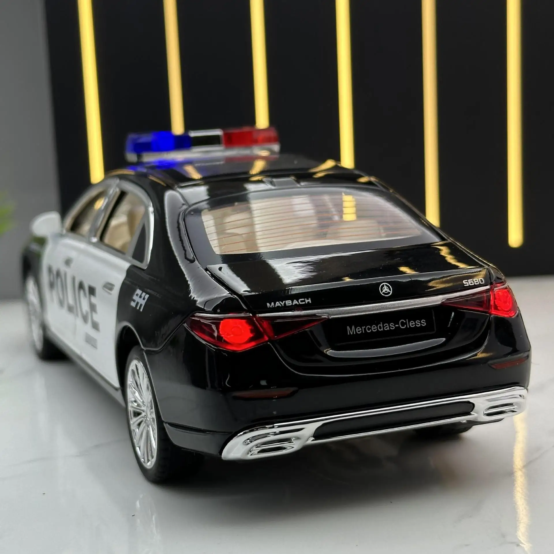 1:24 Mercedes-Benz Maybach S680 полицейский автомобиль литый под давлением модель автомобиля