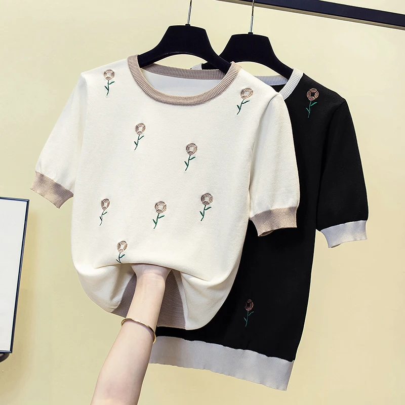 

Блузка женская трикотажная с коротким рукавом и цветочным принтом