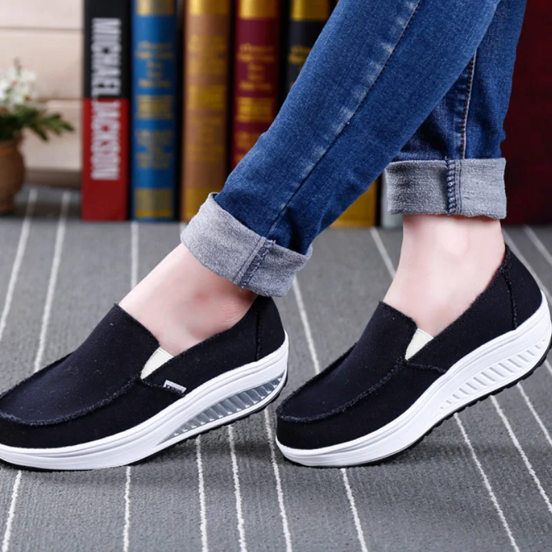 Spring Women Canvas Shoes Platform Slip On Loafers Shoes Woman Flats Walking Sneakers Women Swing Casual Shoes