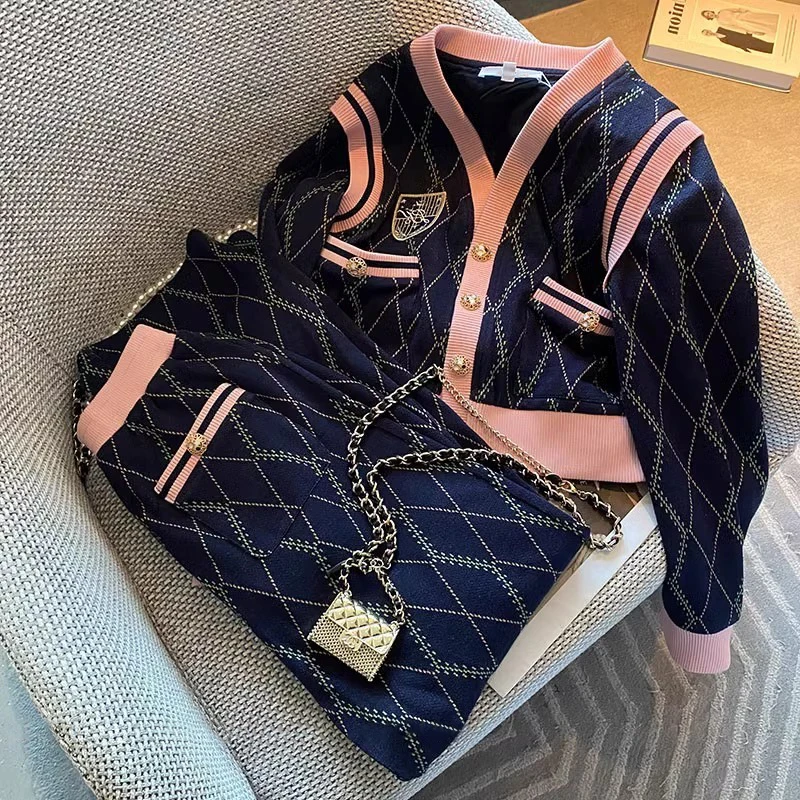 Изящный вязаный костюм во французском стиле мужской и женский весенне-осенний