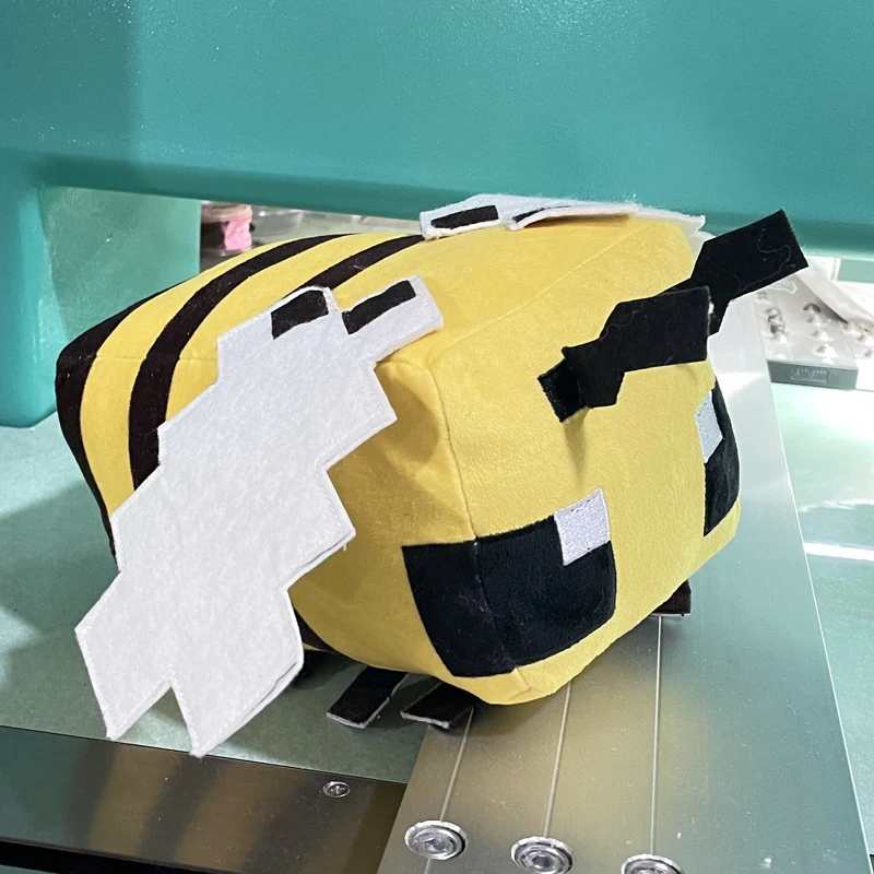 Игрушка плюшевая в виде пчелы 23 см | Игрушки и хобби