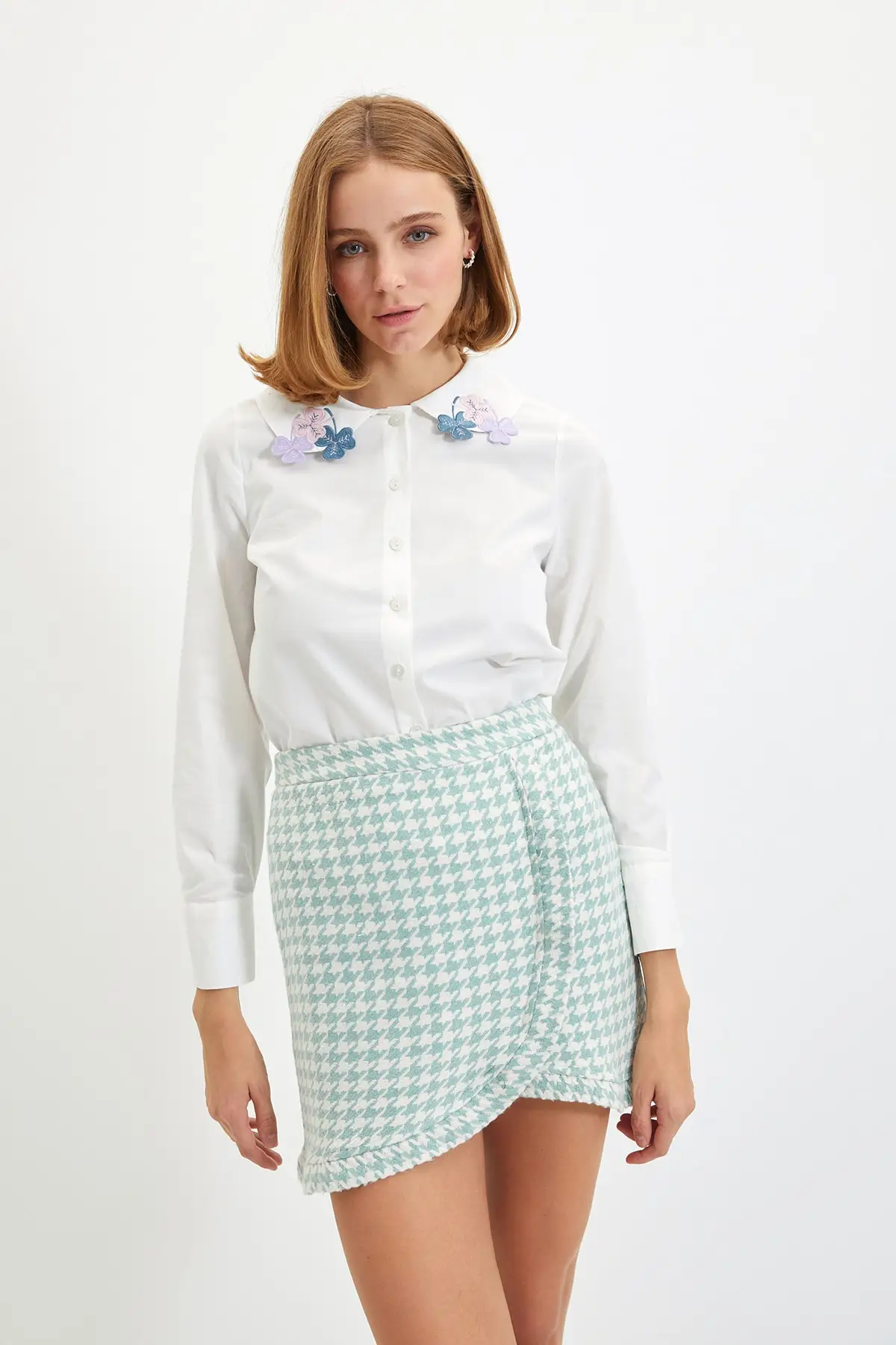 

Trendyol Embroidered Shirt TWOAW22GO0685